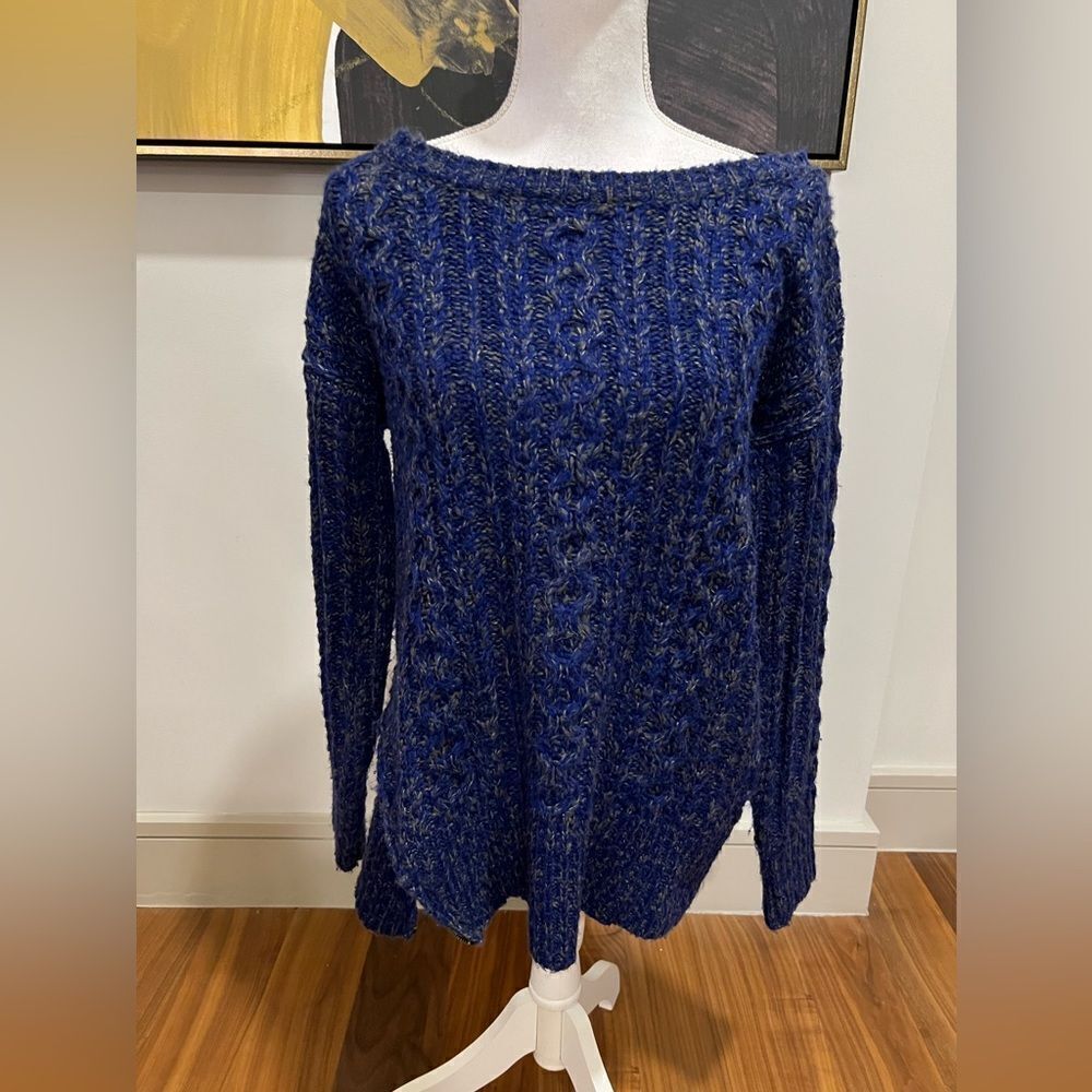 BB Dakota deep blue cable net sweater size small